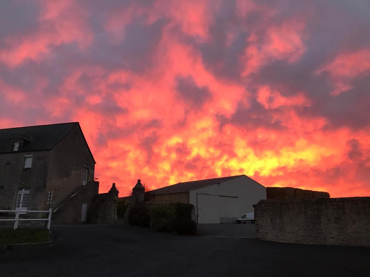 Grand Gite De La Ferme De La Tourelle Longues-sur-Mer Екстериор снимка